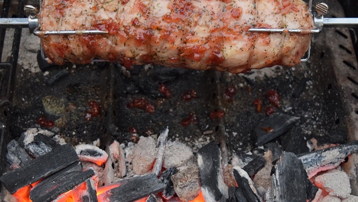 I like to use Char-Broil Center Cut Lump Charcoal to refuel my fire because it lights easily and puts off a cleaner smoke when it first starts up. Briquettes can smolder a rough smelling smoke when they first light up.